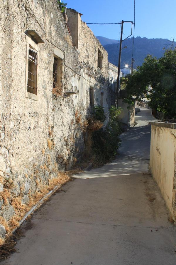 Fourfouras Cottage Bagian luar foto