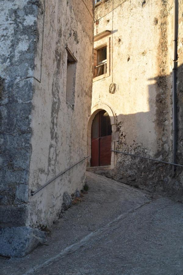 Fourfouras Cottage Bagian luar foto