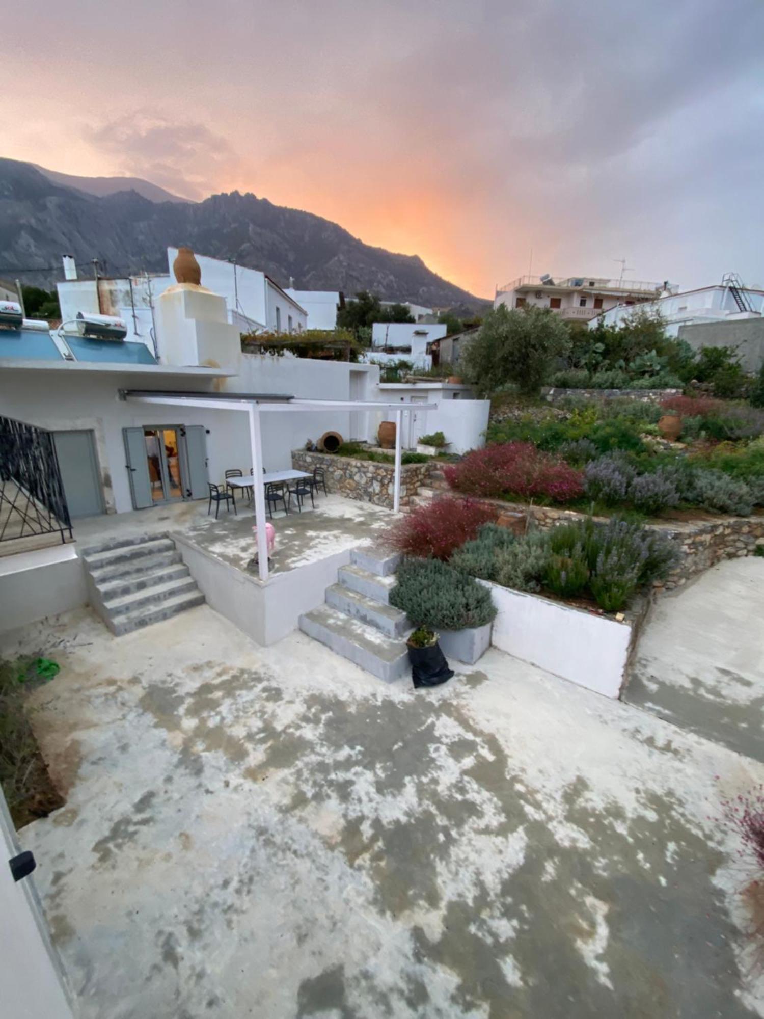 Fourfouras Cottage Bagian luar foto